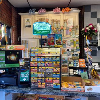 Terry's Cozy Corner - Sells lottery and candy. - Coffee & Tea Near Me - Lyndhurst, New Jersey
