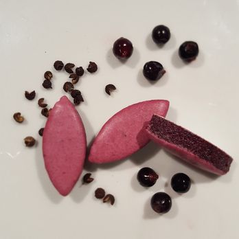 Le Roy René - Calisson au cassis de Bourgogne et poivre - Candy Stores Near Me - Dijon, 21