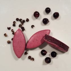 Le Roy René - Calisson au cassis de Bourgogne et poivre