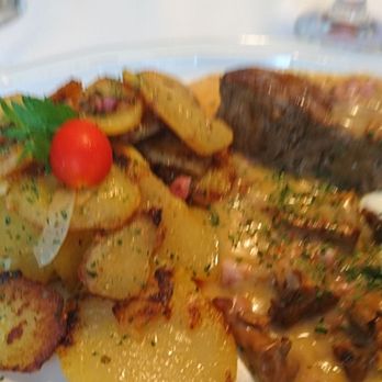Haaner Hof - Ich bestellte Kalbssteak mit Bratkartoffeln und Pfifferlingen in Rahmsosse. Dazu auch 1 Salat Teller. Alles perfekt - German Near Me - Haan, NW Haaner Hof - Ich bestellte Kalbssteak mit Bratkartoffeln und Pfifferlingen in Rahmsosse. Dazu auch 1 Salat Teller. Alles perfekt - German Near Me - Haan, NW