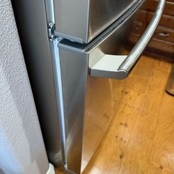 Alex Appliances - Repaired freezer door ! No need to buy a new door gasket !