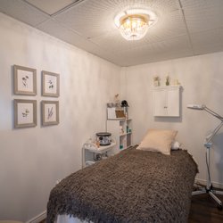 Le Chic Lash Boutique - Private waxing/facial room