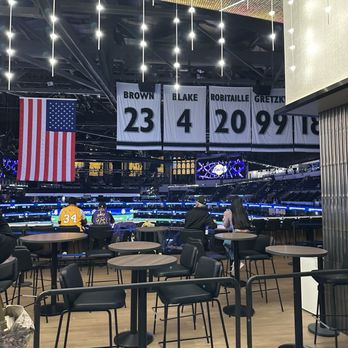 Crypto Arena - Mid level restaurant - Stadiums & Arenas Near Me - Los Angeles, California