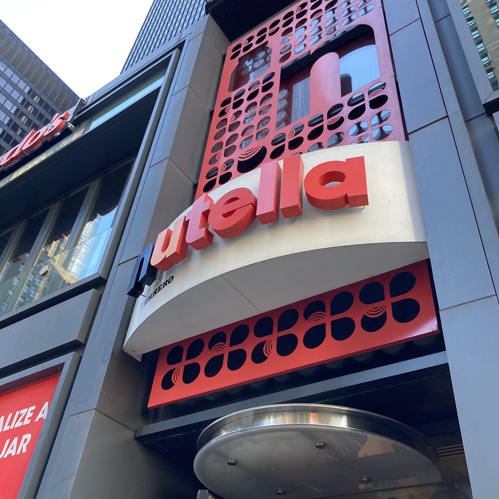 Nutella Cafe - Outside - Desserts Near Me - Chicago, Illinois