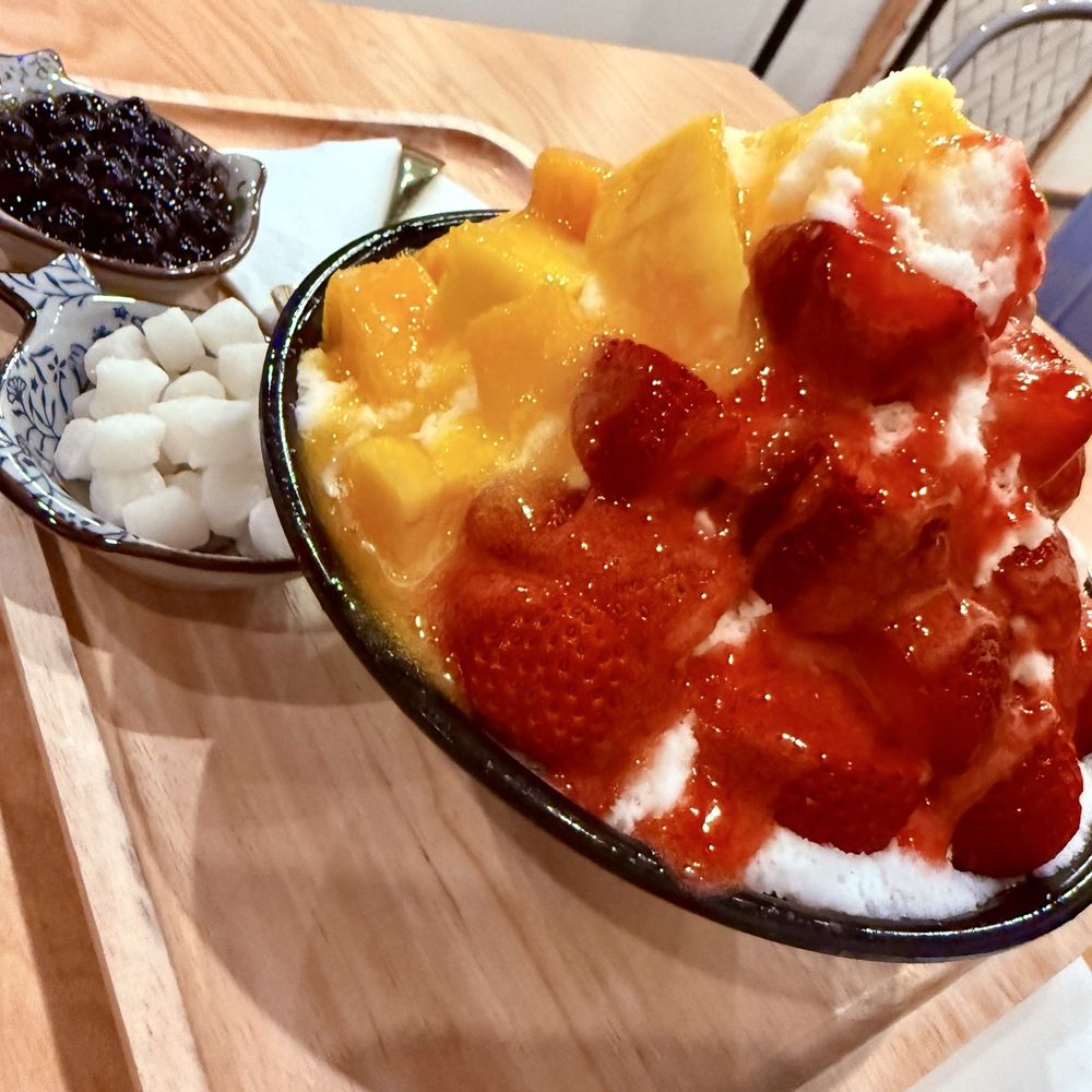 D For Dessert - Coconur shave ice cream with strawberry and mango - Shaved Ice Near Me - Hollywood, Florida D For Dessert - Coconur shave ice cream with strawberry and mango - Shaved Ice Near Me - Hollywood, Florida