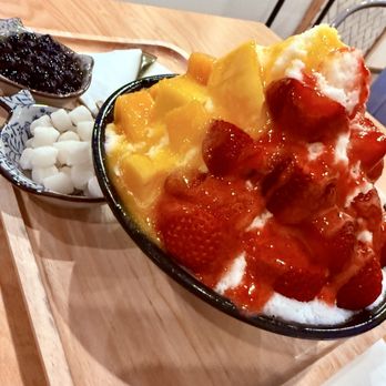 D For Dessert - Coconur shave ice cream with strawberry and mango - Shaved Ice Near Me - Hollywood, Florida