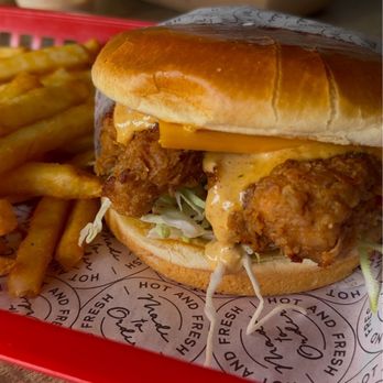 Sal's Nashville Hot Chicken - Zinger Sandwich - Halal Near Me - Plano, Texas