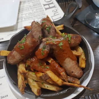 The Hound's Tale - Brats and red curry - New American Near Me - Williamsburg, Virginia