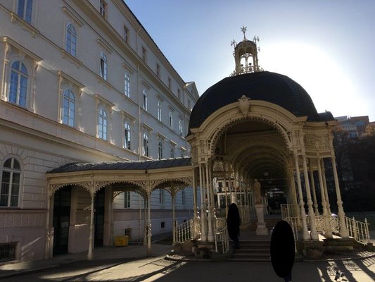 Park Colonnade by null