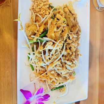 Koon Thai Restaurant - Chicken Pad Thai - Thai Near Me - Orlando, Florida