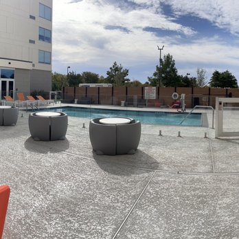Aloft by Marriott Dallas DFW Airport Grapevine - Pool area - Hotels Near Me - Coppell, Texas