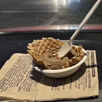 Jeni's Splendid Ice Creams - Milk chocolate in a cone bowl. - Ice Cream & Frozen Yogurt Near Me - Austin, Texas