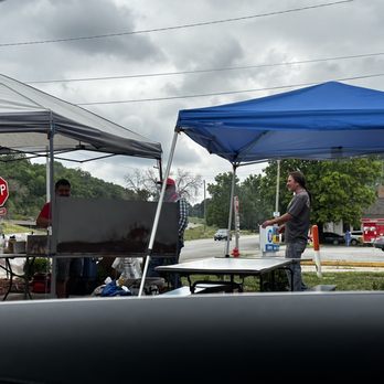 Tacos Jarochos - Cooking on a flat top outside. Picnic tables for seating. - Tacos Near Me - Kansas City, Kansas Tacos Jarochos - Cooking on a flat top outside. Picnic tables for seating. - Tacos Near Me - Kansas City, Kansas
