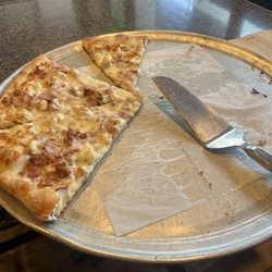 Sofia's Brick Oven Pizzeria - Chicken Ranch pizza
