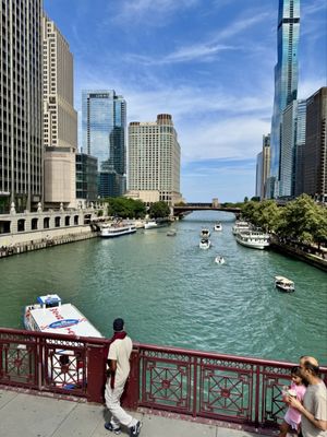 Chicago Riverwalk by null