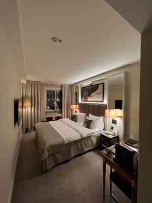 Bank Hotel by null