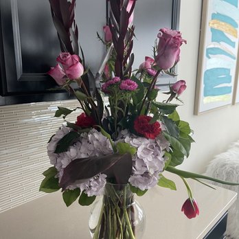 Betty J's Florist - previous bouquet was picked up and received that small bouquet for $175, with a sad tulip hanging on the side.Way overpriced - Florists Near Me - Winter Garden, Florida Betty J's Florist - previous bouquet was picked up and received that small bouquet for $175, with a sad tulip hanging on the side.Way overpriced - Florists Near Me - Winter Garden, Florida
