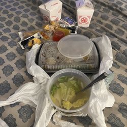 NO ORDERED SPRING ROLLS RECEIVED. EMPLOYEE HAD THE NERVE TO SAY YES THEY WERE THERE. SHE PACKED. LIAR!!!!