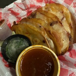 Birria El Capitan - Birria con queso ($1 extra)