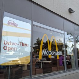 Exterior photo of McDonald's - Mississauga, Ontario Exterior photo of McDonald's - Mississauga, Ontario