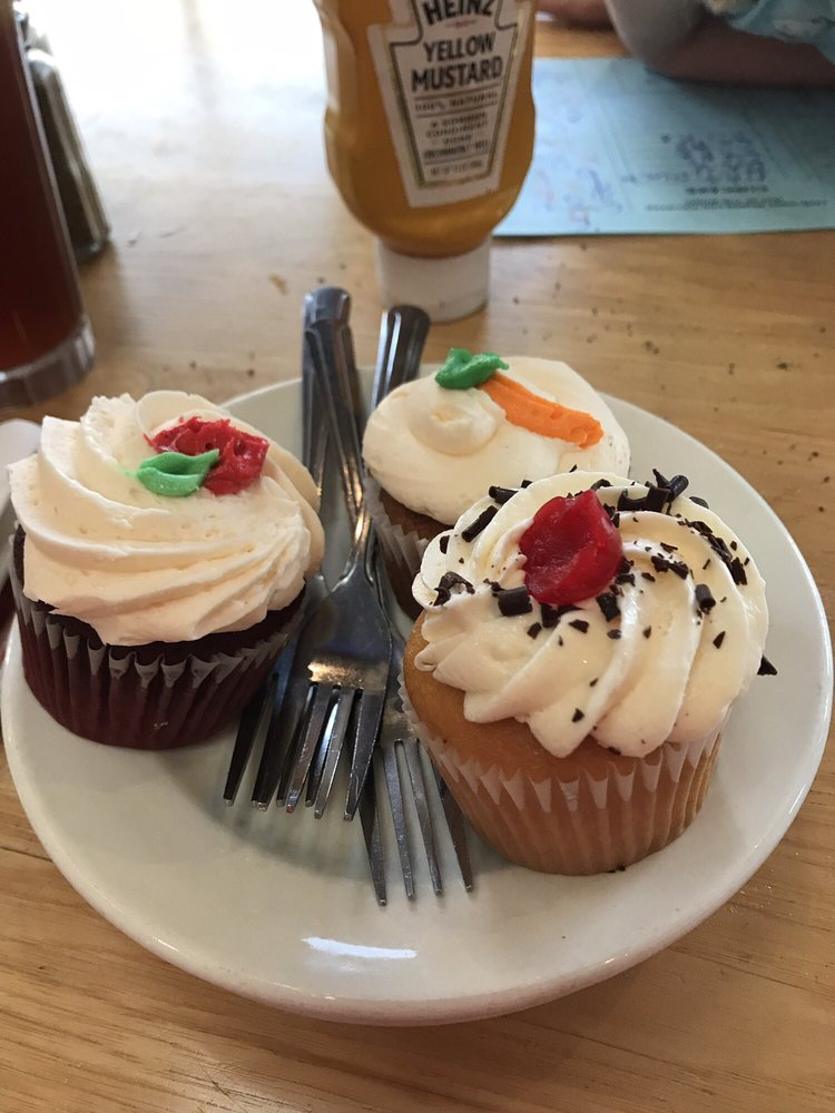 Arnie's Bakery & Restaurants, Grand Rapids Roadtrippers