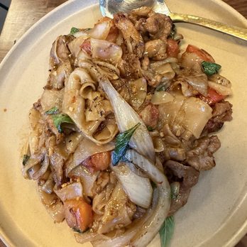 Hanuman Thai Eatery - Drunken noodle pork - Thai Near Me - Orange, California