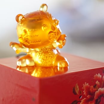 LIULI Crystal Art - tiger kung fu stance. "lets fight!" - Art Galleries Near Me - Costa Mesa, California LIULI Crystal Art - tiger kung fu stance. "lets fight!" - Art Galleries Near Me - Costa Mesa, California