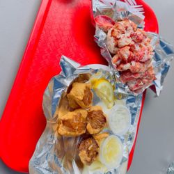 Red's Eats - Lobster roll and half pint of scallops