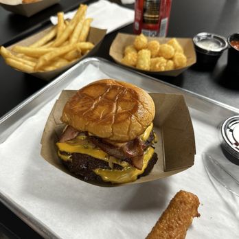 Durb’s Restaurant - I had the smash burger. The cheese sticks are a must! Fries and tots were perfect crispiness. - Desserts Near Me - League City, Texas