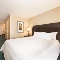 Hilton Garden Inn Fargo - Guest room