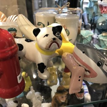 St Armands Circle - I want that shark salt and pepper - Shopping Centers Near Me - Sarasota, Florida