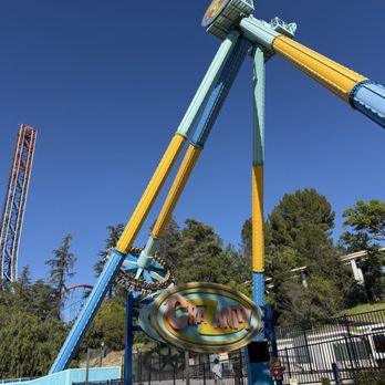 Six Flags Magic Mountain - Amusement Parks Near Me - Valencia, California