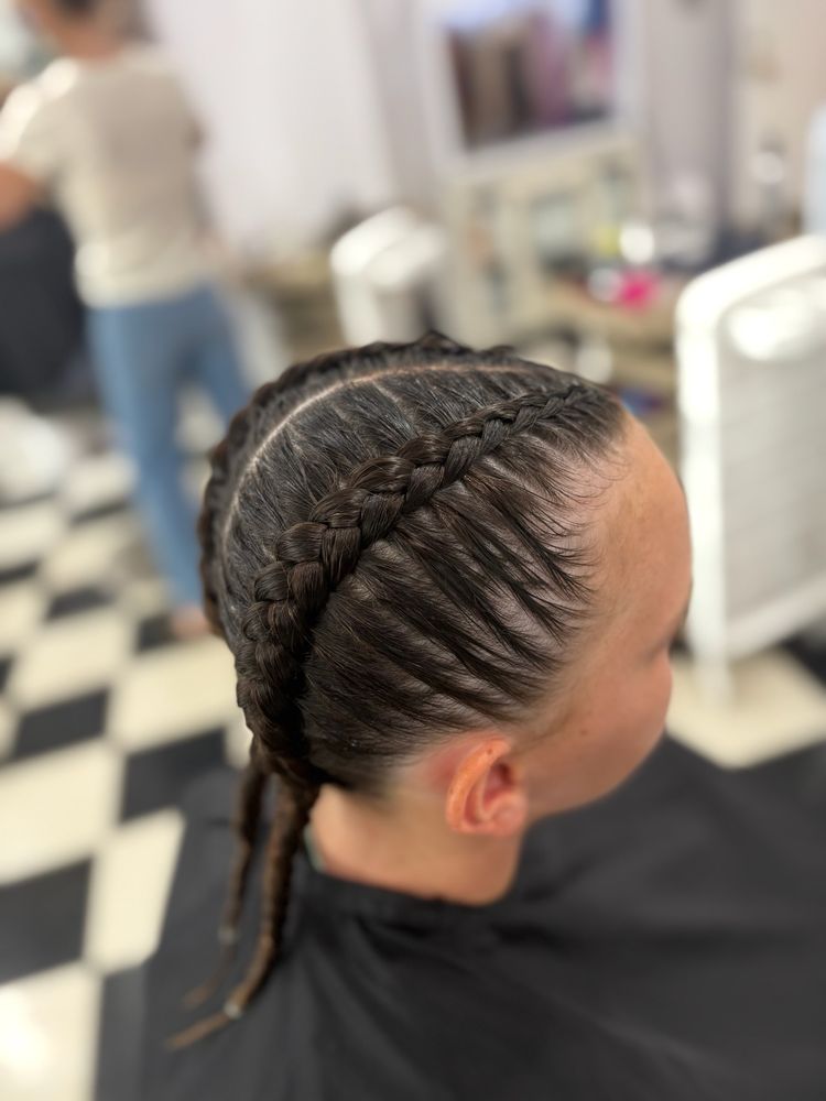 Six Bay Road Salon & Spa Logo