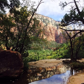 Emerald Pools - Middle pool - Hiking Near Me - Zion National Park, Utah Emerald Pools - Middle pool - Hiking Near Me - Zion National Park, Utah