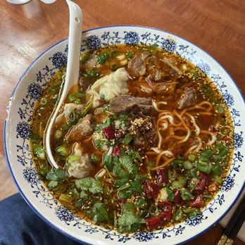 Noodle Dynasty - Beef Briskit and Wonton Soup - Chinese Near Me - Berkeley, California