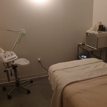 Aveda Arts & Sciences Institute - Arlington - Facial room - Cosmetology Schools Near Me - Arlington, Virginia Aveda Arts & Sciences Institute - Arlington - Facial room - Cosmetology Schools Near Me - Arlington, Virginia