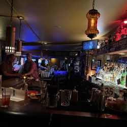 The Sandy Hut - Front bar