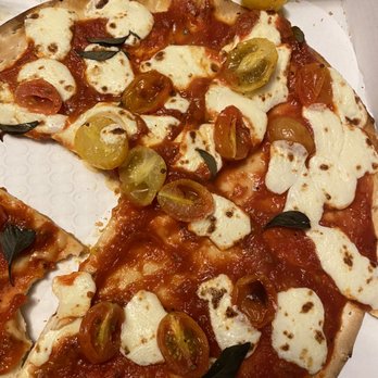 Bozzelli's Italian Deli-Crystal City - Margarita pizza - Delis Near Me - Arlington, Virginia