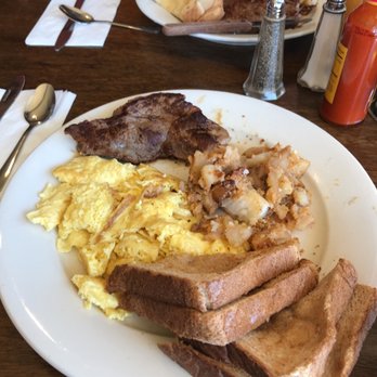 Blue Moon Grill - Breakfast & Brunch Near Me - Wakefield, Massachusetts