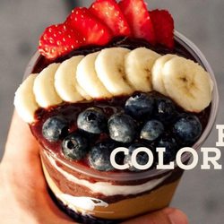 Delicious Oakberry acai: Add vibrant fruit toppings!