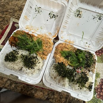 Aloha Poke and Grill - Spicy Mayo, Hawaiian Cali & Hot Crunchy Garlic is super flavorful - Hawaiian Near Me - Carson, California