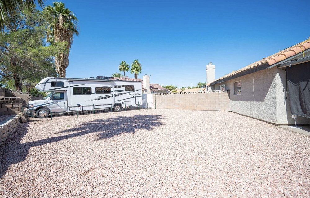 Small Paws Paradise - pet boarding facility in Las Vegas, NV
