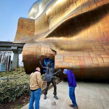 Chris Cornell Statue - Introducing my son and hubby to one of the fathers of grunge haha! Don't think they're too interested XD - Public Art Near Me - Seattle, Washington