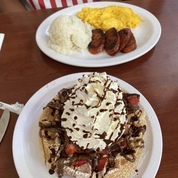 Eggs 'n Things - Waikiki Beach Eggspress - Portuguese Sausage & Eggs / Fresh Strawberry Nutella Mochi Waffle w/ Whipped Cream and Chocolate Sauce - Breakfast & Brunch Near Me - Honolulu, Hawaii