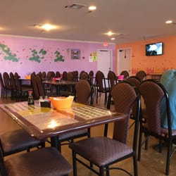 Gourmet Chinese Restaurant - Large open basic dining room
