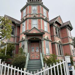 The Starrett House - Front facade - peeling paint