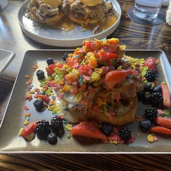 Bosscat Kitchen & Libations - Fruity pebbles French toast - New American Near Me - Irvine, California Bosscat Kitchen & Libations - Fruity pebbles French toast - New American Near Me - Irvine, California
