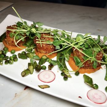 Ella Elli - Scallops - Wine Bars Near Me - Chicago, Illinois