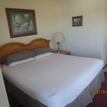 The Landmark - king bed - Hotels Near Me - Florence, Oregon