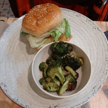 Veggie Grill by Next Level - Beyond burger and roasted broccoli - Vegan Near Me - Cambridge, Massachusetts